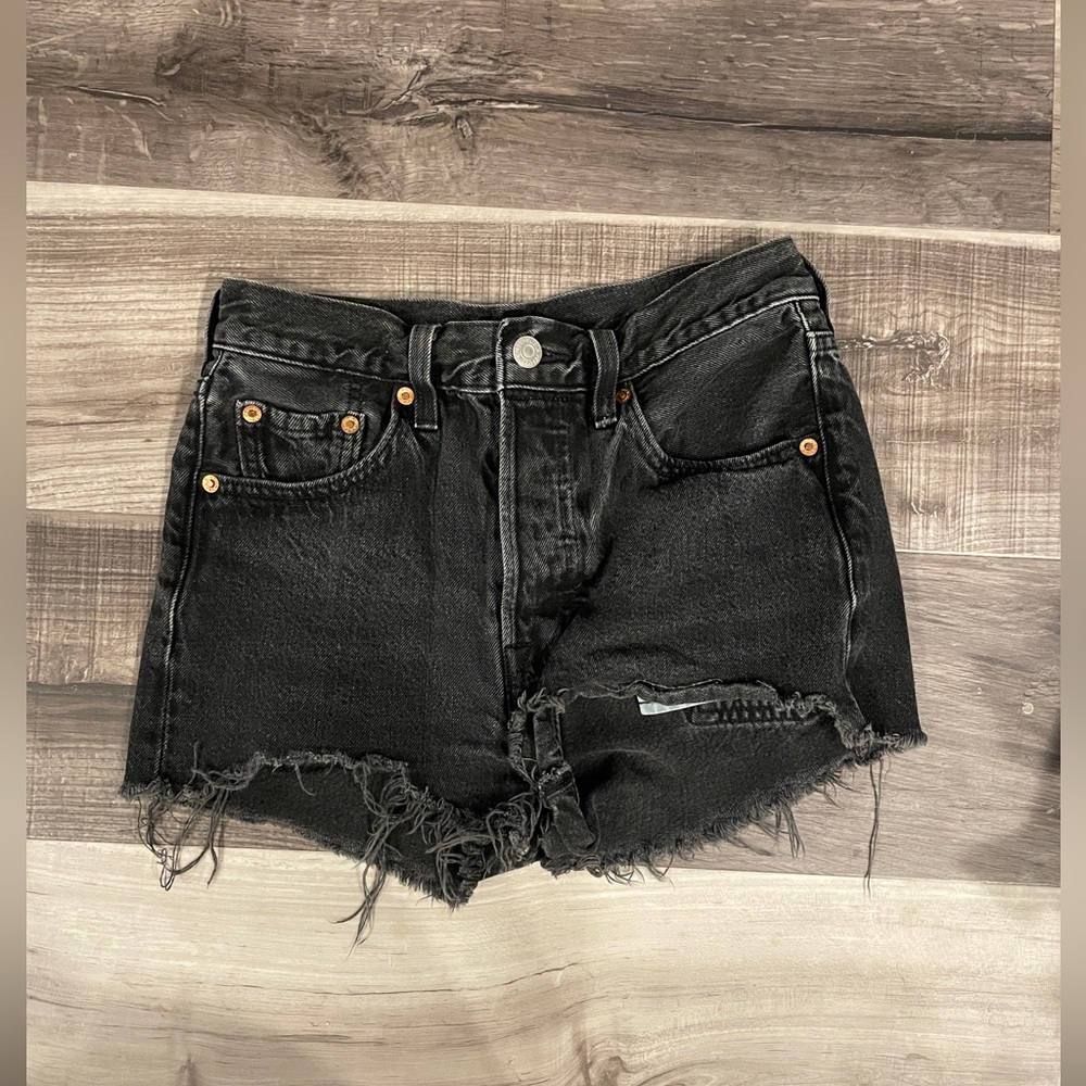 Levi 501 shorts in 24